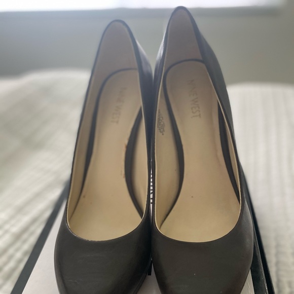 Dark Brown Nine West Pumps 8 - Picture 3 of 4